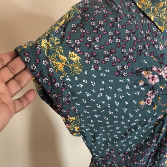 Floral Dress with collar - Picture 7 of 9